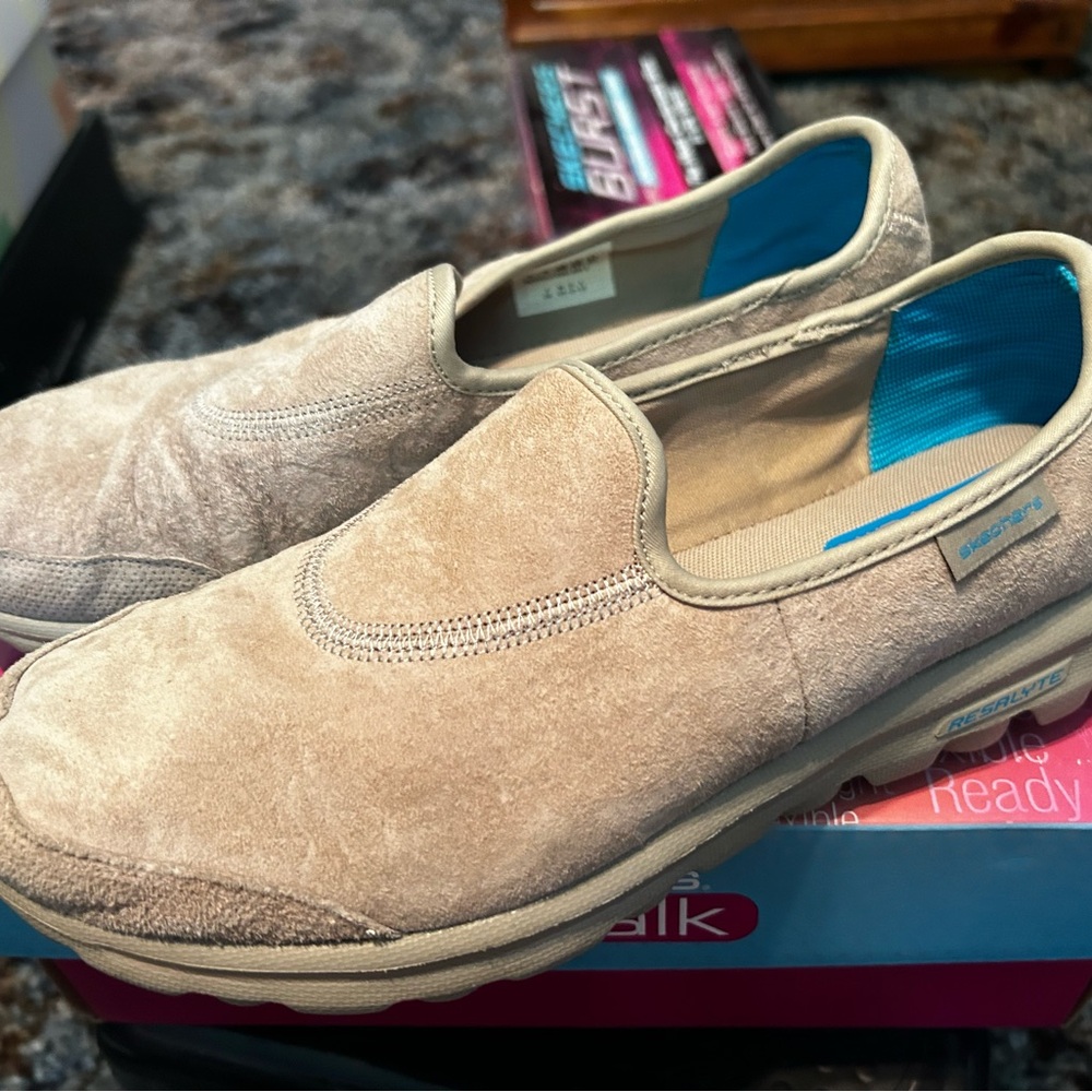 Sketchers Go Walk, suede